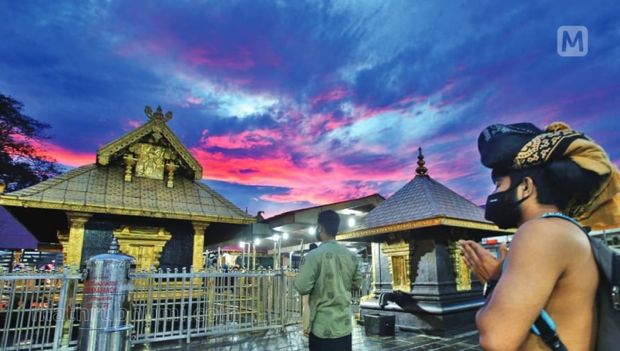 Income from Sabarimala Devaswom board used to manage 1190 temples: Kerala High Court orders action against Sabarimala staff who skipped special duty Income from Sabarimala Devaswom board used to manage 1190 temples: Kerala High Court orders action against Sabarimala staff who skipped special duty